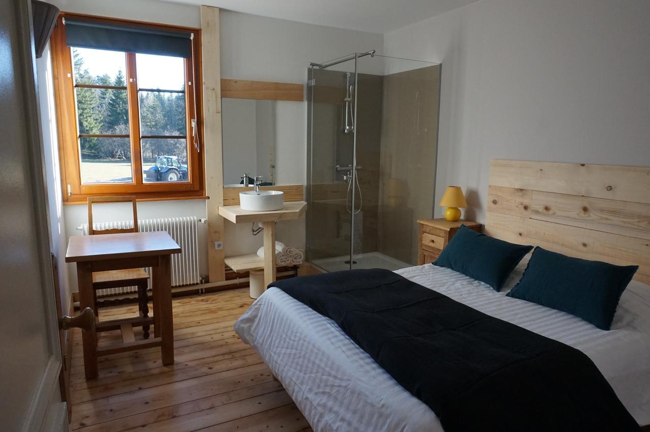Auberge De La Perdrix Hauterive-la-Fresse Екстер'єр фото