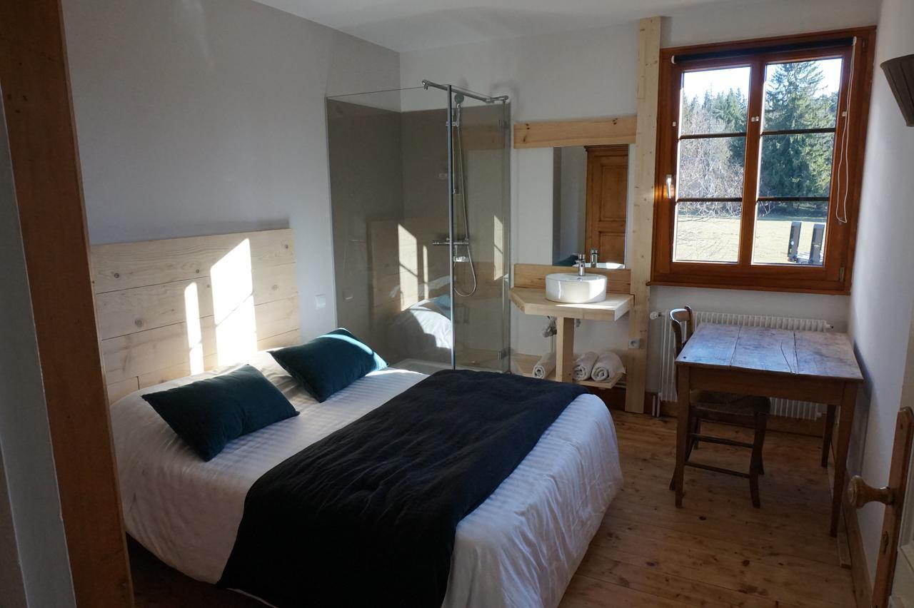 Auberge De La Perdrix Hauterive-la-Fresse Екстер'єр фото