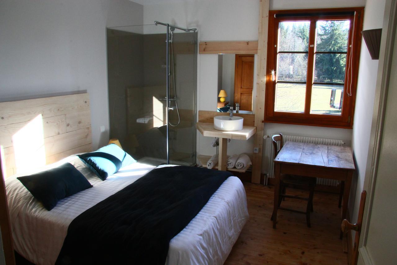 Auberge De La Perdrix Hauterive-la-Fresse Екстер'єр фото