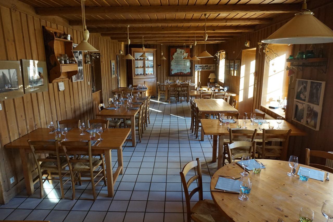 Auberge De La Perdrix Hauterive-la-Fresse Екстер'єр фото
