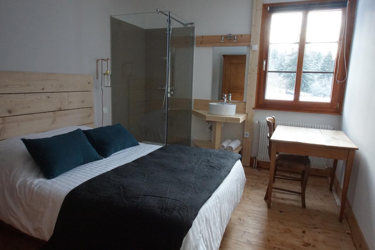 Auberge De La Perdrix Hauterive-la-Fresse Екстер'єр фото