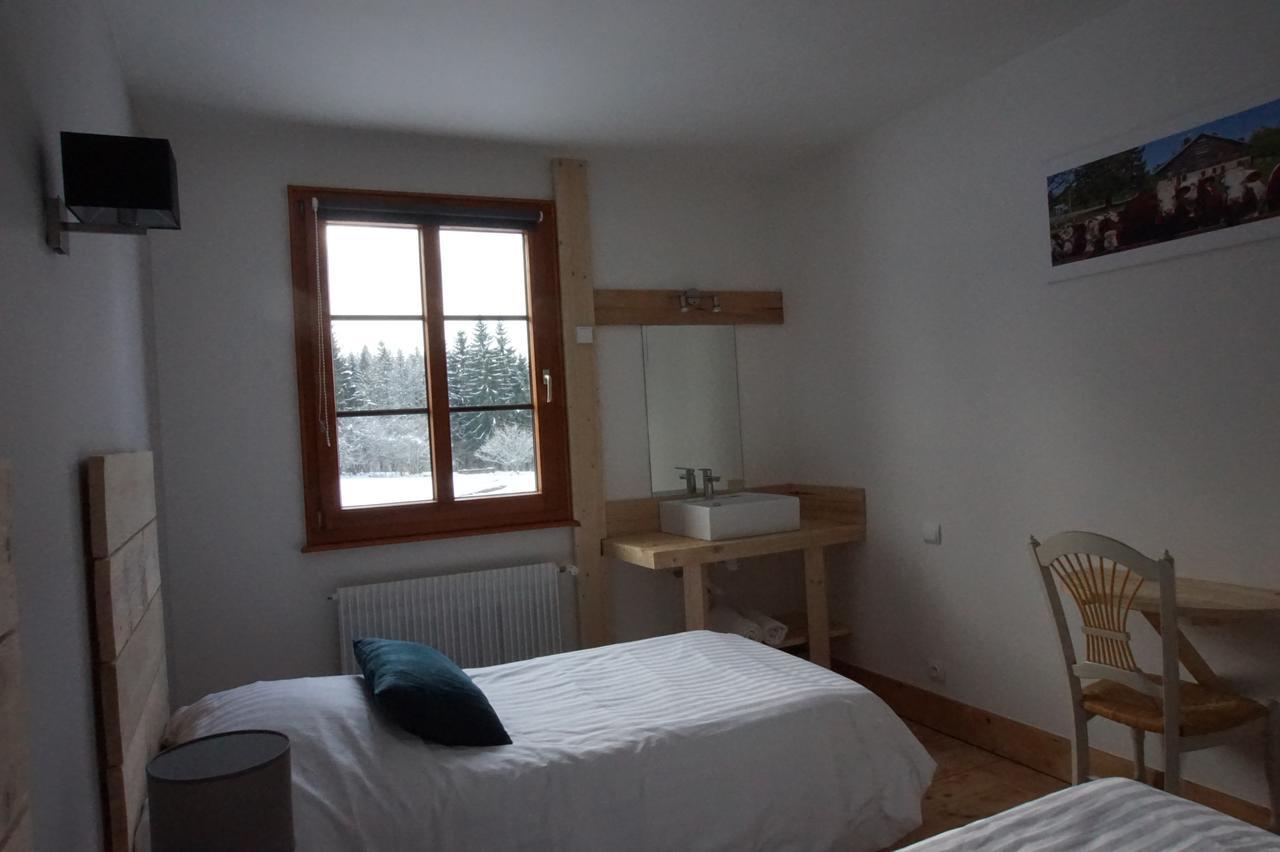 Auberge De La Perdrix Hauterive-la-Fresse Екстер'єр фото