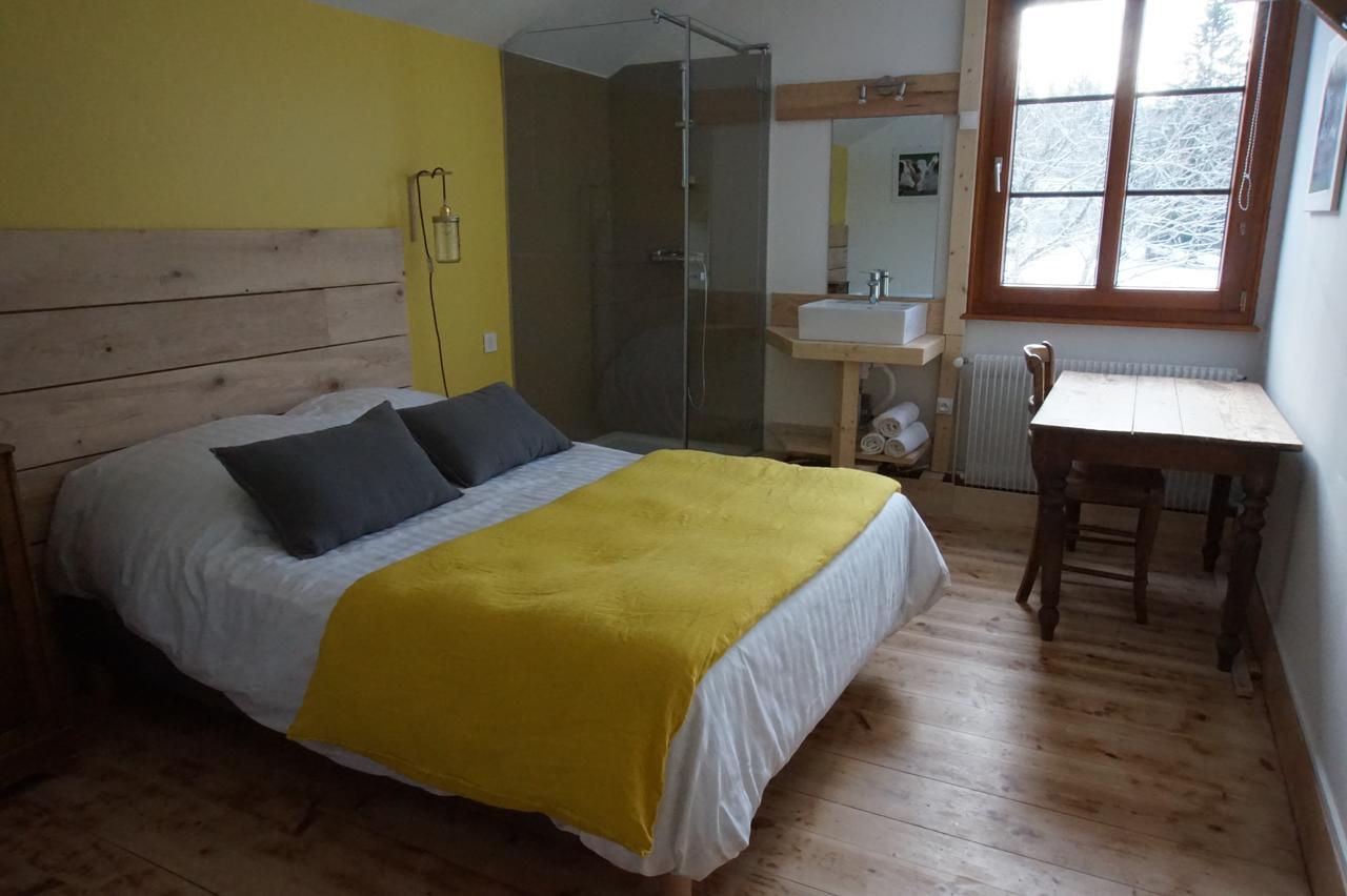 Auberge De La Perdrix Hauterive-la-Fresse Екстер'єр фото