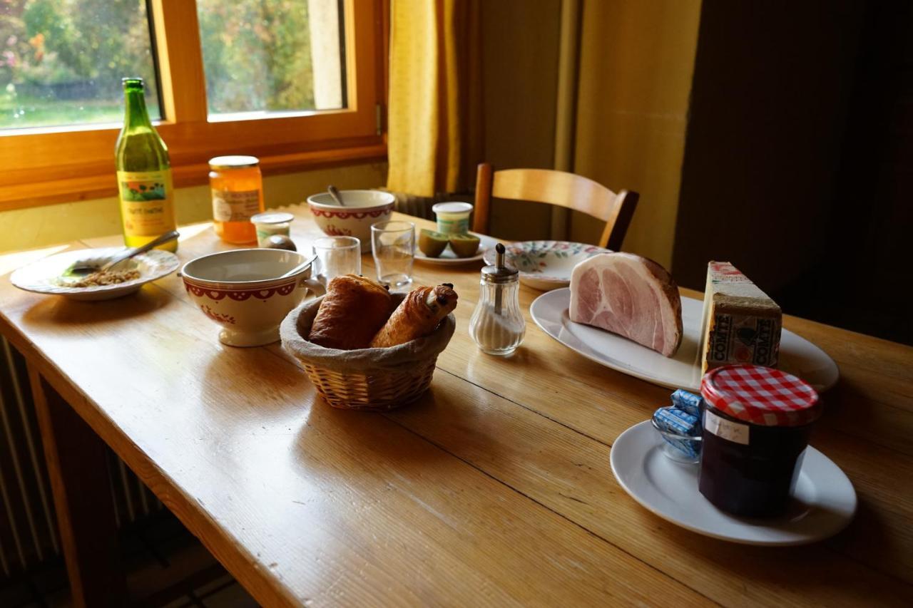 Auberge De La Perdrix Hauterive-la-Fresse Екстер'єр фото